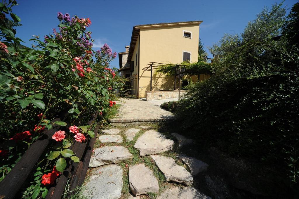 Gasthaus Antico Casale Urbani Scheggino Exterior foto